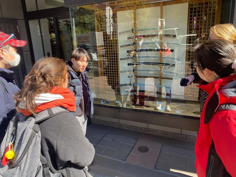 Tokyo: Imperial Palace with Nostalgic Alley Kagurazaka tour - From Shin-Marunouchi to Tokyo Station: where the day starts moving