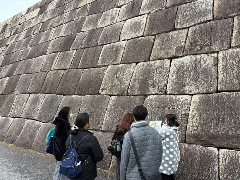 Tokyo: Imperial Palace with Nostalgic Alley Kagurazaka tour - Imperial Palace grounds without the inner palace: what you actually get