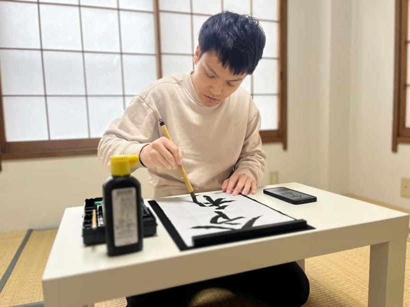 Tokyo: Japanese Calligraphy Lesson with Skilled Instructor - Turn your writing into a souvenir fan, board, or scroll