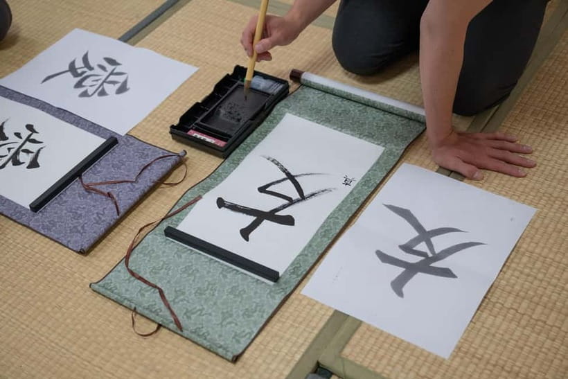 Tokyo: Japanese Calligraphy Lesson with Skilled Instructor - Working with Shusuke: calm coaching and multilingual support
