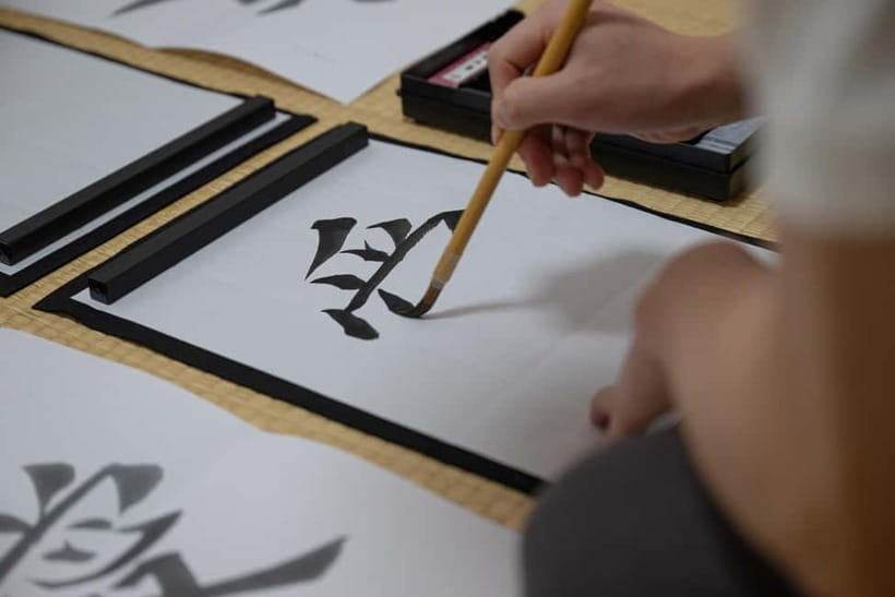 Tokyo: Japanese Calligraphy Lesson with Skilled Instructor - Who should book this calligraphy lesson
