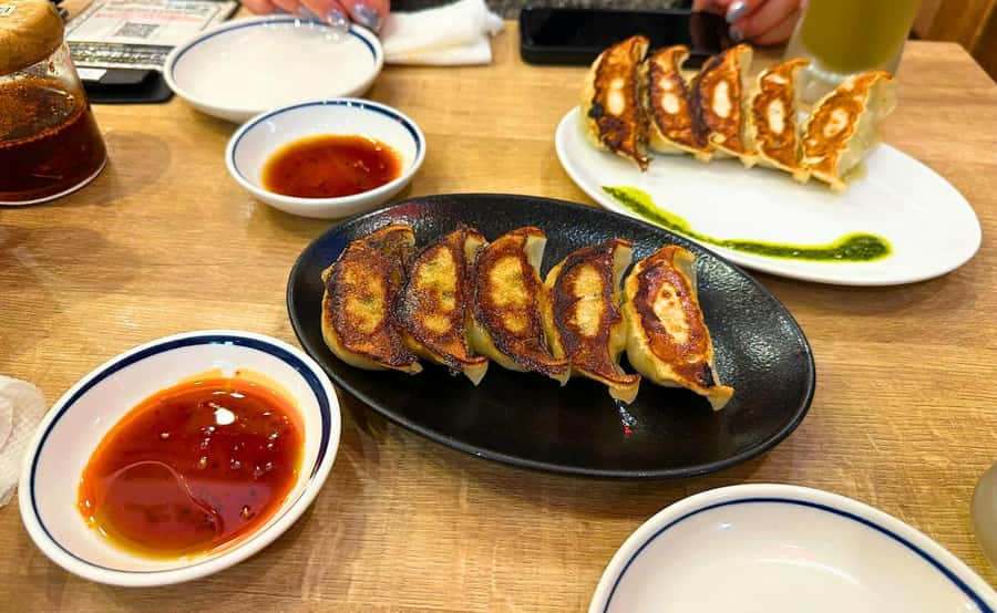 Tokyo: Locals´ Secret Food Tour // Eat like a Japanese - Lines, Timing, and Eating Outside: How to Make the Night Smooth