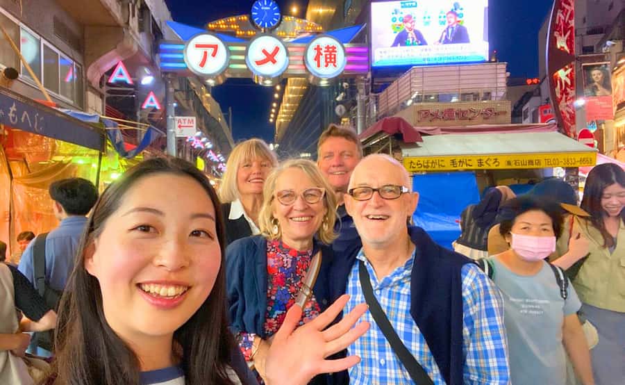 Tokyo: Locals´ Secret Food Tour // Eat like a Japanese - Stop 1: Sushi Inside JR Ueno Station, Green Tea Included