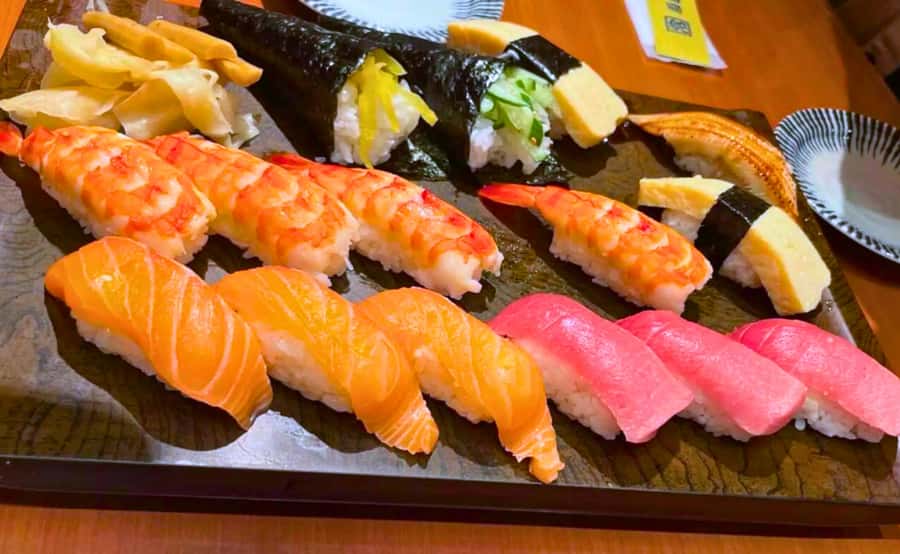 Tokyo: Locals´ Secret Food Tour // Eat like a Japanese - Stop 2: Gyoza with 1–4 Flavor Choices (The Easy Street Learning Moment)