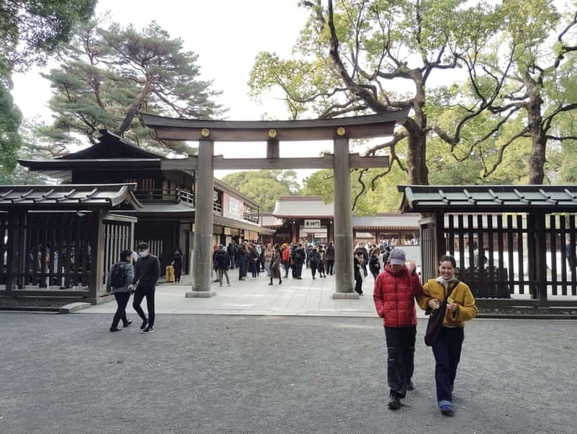 Tokyo: Meiji Jingu Shrine & Inner Garden Guided Tour (2h) - Walking to the Grand Torii, Then Doing the Handwashing Ritual