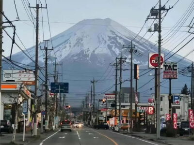 Tokyo: Mt. Fuji & Lake Kawaguchi Instagram Full Day Trip - The Fujiyoshida stop: Hikawa Clock Shop and the Heavenly Town viewpoint