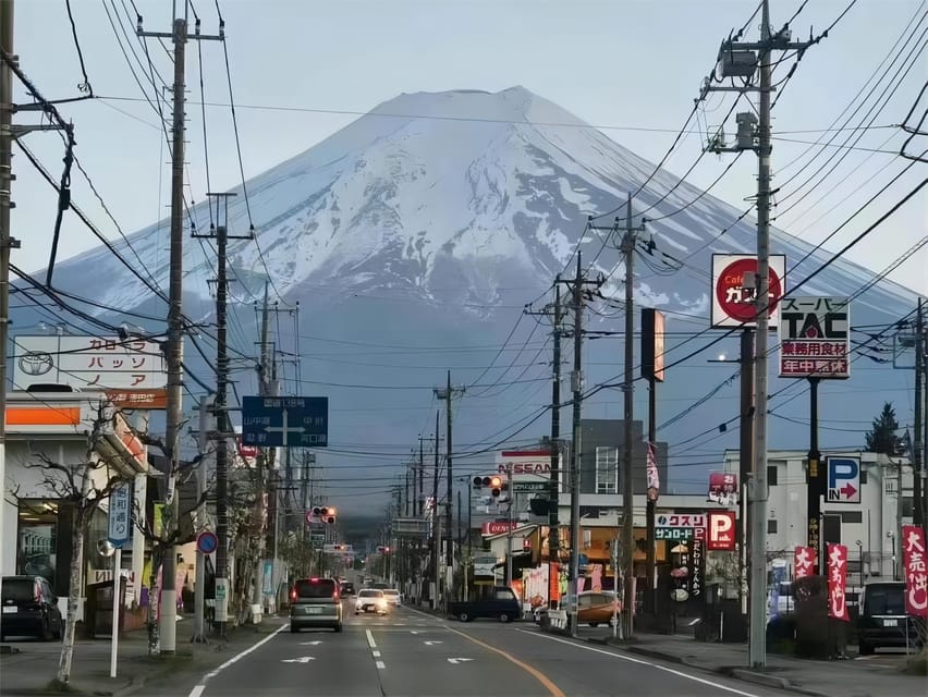 Tokyo: Mt. Fuji & Lake Kawaguchi Instagram Full Day Trip - LAWSON at Lake Kawaguchi: a short photo break that actually works
