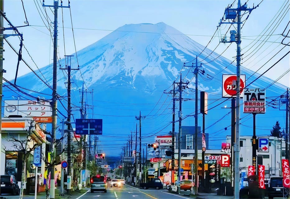Tokyo: Mt Fuji Lake Kawaguchi & Yamanaka Hot Spring Day Tour - Oishi Park and the seasonal Fuji color show