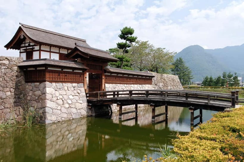 Tokyo: Nagano Snow Monkeys and Zenkoji Tour with Temples - Jigokudani and Zenko-ji in one day: the smart pairing