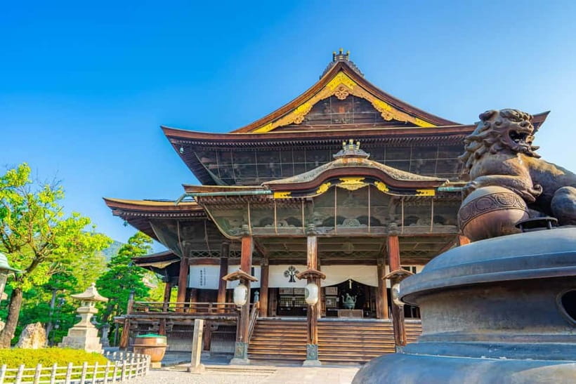 Tokyo: Nagano Snow Monkeys and Zenkoji Tour with Temples - Shibu Onsen village: where you slow down for photos