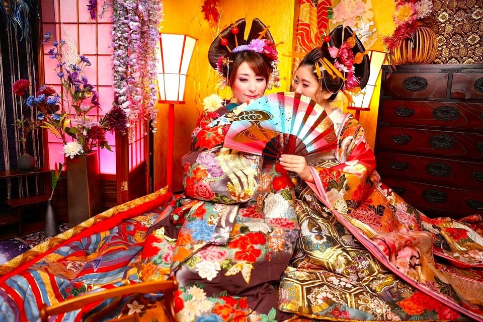 Tokyo: Private Makeover Photography Studio in Luxury Kimono - Choosing Your Oiran-Style Kimono and Accessories