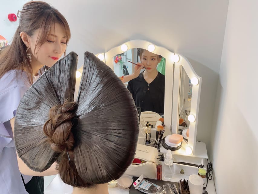 Tokyo: Private Makeover Photography Studio in Luxury Kimono - Getting Dressed for a Theater-Style Look