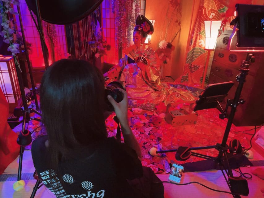 Tokyo: Private Makeover Photography Studio in Luxury Kimono - Props, Theme Limits, and the Two-Prop Rule