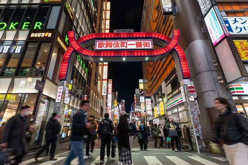 Tokyo: Shinjuku Golden Gai Bar Hopping Night Tour - The guide: English support and a pace you can actually enjoy