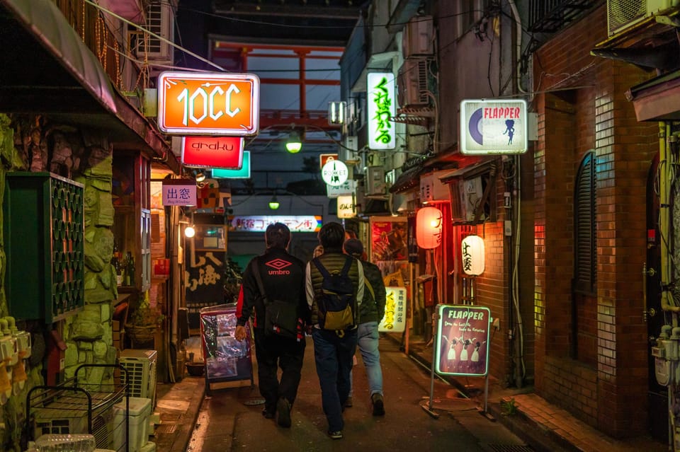 Tokyo: Shinjuku Golden Gai Bar Hopping that only locals know - The hashigo-zake rhythm: how the guide keeps it smooth