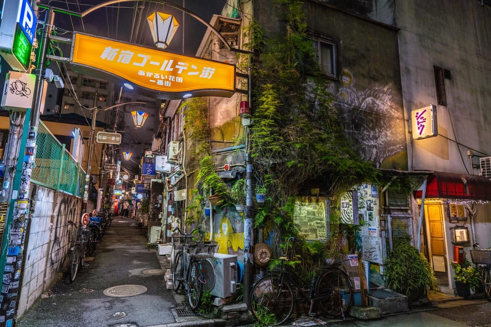 Tokyo: Shinjuku Golden Gai Bar Hopping that only locals know - A chance for quirky stories: the snake liquor moment