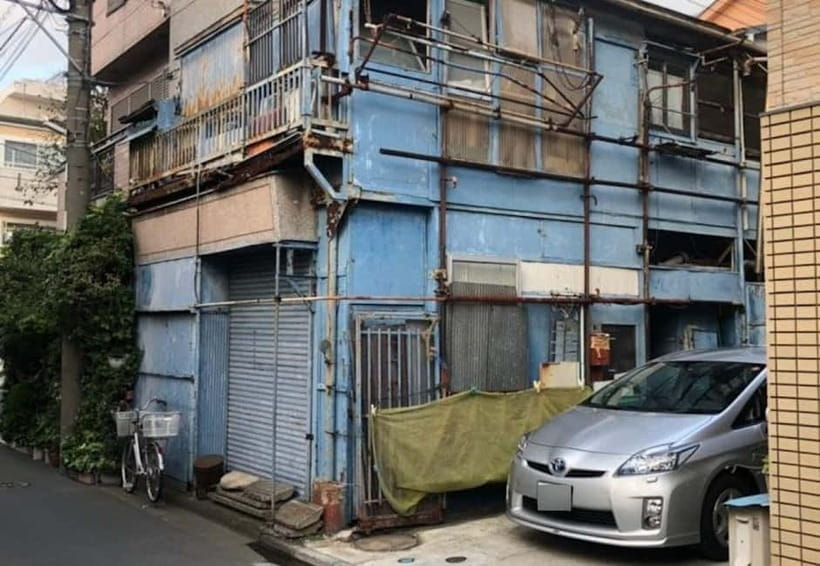Tokyo: Shinjuku, Kawasaki, Slum & Red Light Tour with Pickup - Where You Go: Kawasaki Slum Lanes and Shinjuku’s Red-Light Streets