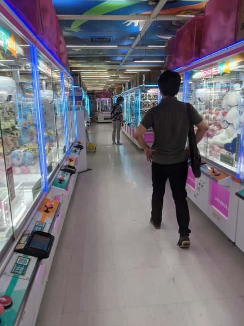 Tokyo Shinjuku : Private Walking Night Tour with Pachinko - Pachinko 101 and Game Arcades: The Only Part You Might Miss Without Help