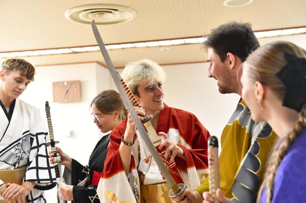 Tokyo: Taishu Engeki Show with Kimono and Sword Lesson - Fan dance and samurai swordplay (chanbara): what you’re actually learning