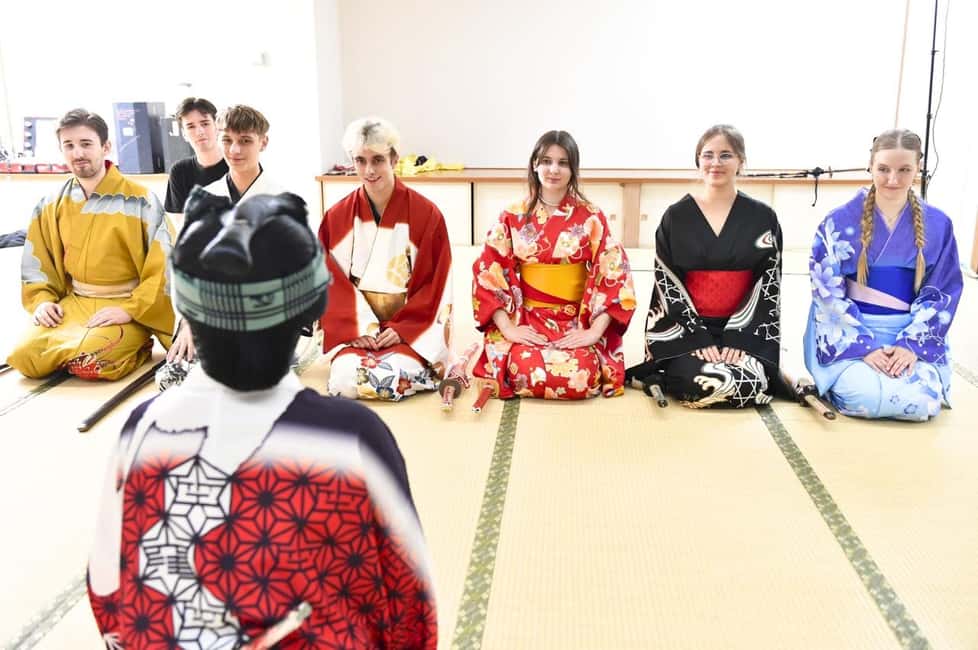 Tokyo: Taishu Engeki Show with Kimono and Sword Lesson - Meeting points and where to start: Asakusa navigation that won’t waste time