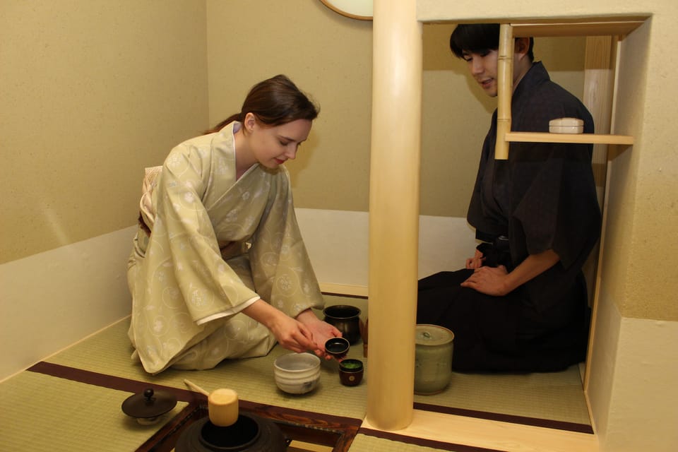 Tokyo: Tea Ceremony in Shibuya Tokyo - Otemae demonstration: watching the steps with context