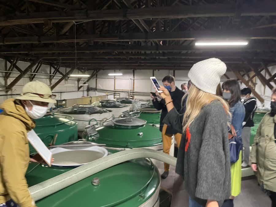 Tokyo: Toshimaya Sake Brewery Tour with Sake Tasting - Meeting at the Toshimaya shop and getting oriented fast