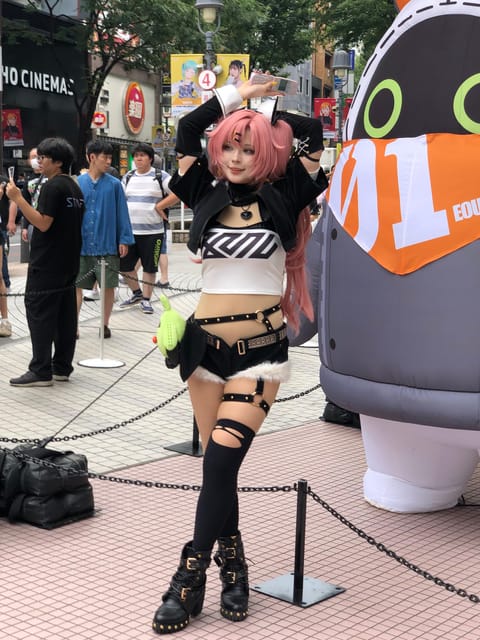 Tokyo Tour in Spanish (Shibuya - Harajuku - Shinjuku) - Shibuya Crossing: guided context, shopping time, and photo freedom