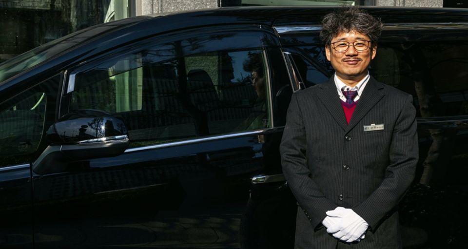 Tokyo Tower: Entry Ticket & Private Hotel Pickup Service - Choosing your entry time: day photos vs night lights