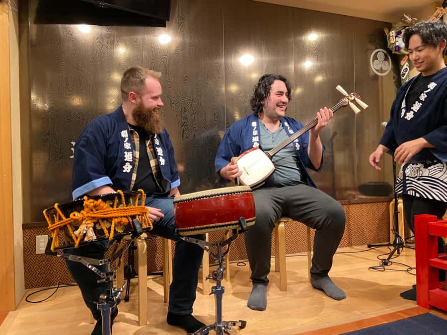 Tokyo: Traditional Asakusa Music Show with Dinner - Who should book this Asakusa traditional music dinner