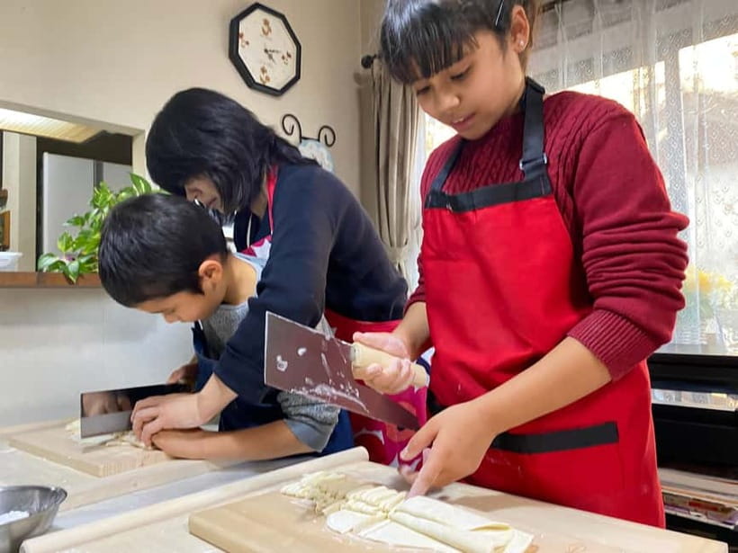 Tokyo: Traditional foot-kneaded Udon noodles class - Logistics That Matter: Small Group, Pick-Up, and Diet Notes