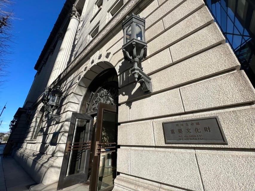 Tokyo walking tour around Imperial Palace and Tokyo Station - KITTE Marunouchi (JP building): where you get that Tokyo Station angle