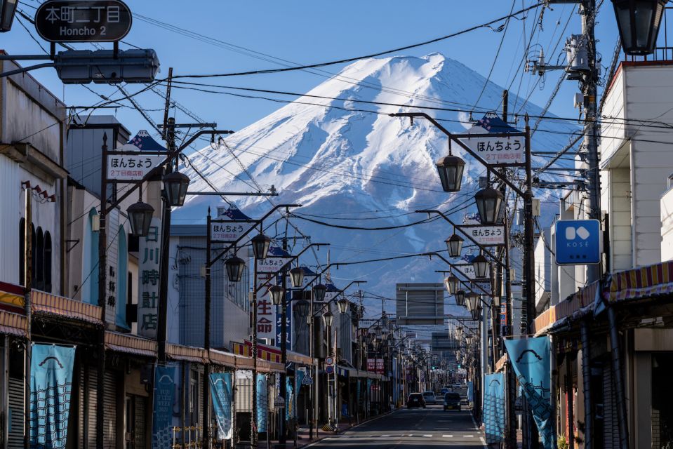 tokyo:Hakone Owakudani & Gotemba Premium Outlet 1d Tour - Lake Ashi on the water: views you can catch even from stops