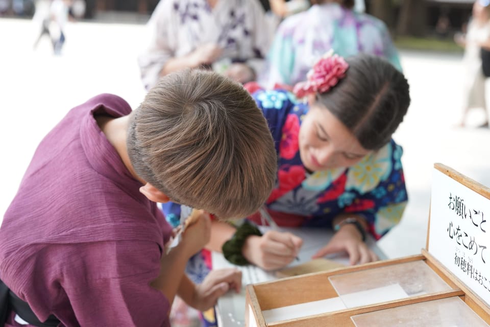 :Tokyo,Shibuya /Meiji Shrine tour in KIMONO/English-friendly - Photo time isn’t an afterthought—it’s scheduled