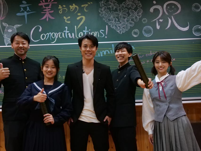 【Tokyo⇄Chiba】 Japanese School Day - Kimino High School - Getting dressed for homeroom: uniform, indoor shoes, and the photo moment